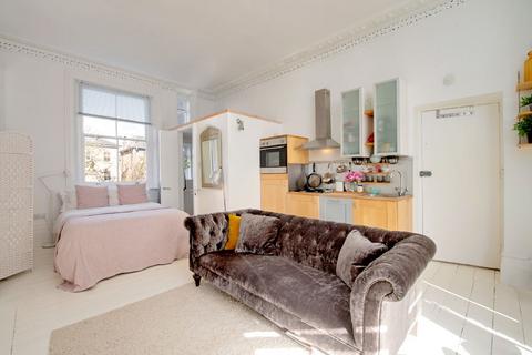 Studio to rent, South Hill Park Gardens, London NW3