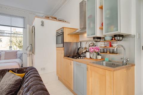 Studio to rent, South Hill Park Gardens, London NW3