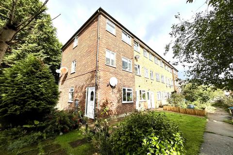 49 May Close, Chessington, KT9 2AP