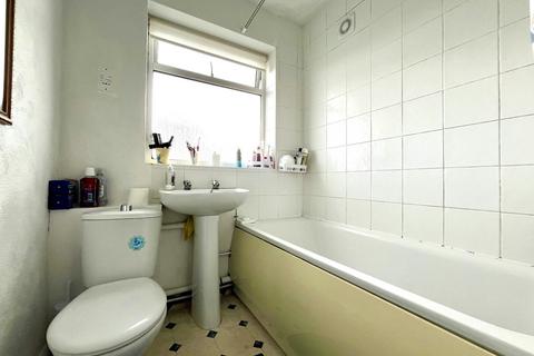 49 May Close, Chessington, KT9 2AP