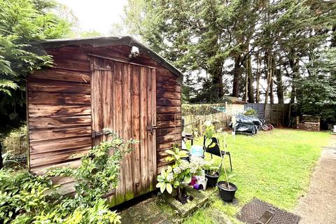 49 May Close, Chessington, KT9 2AP