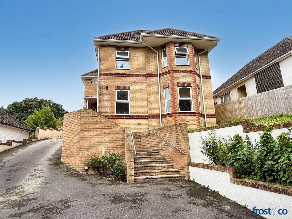 Lawson Road, Poole, Dorset, BH12 2 bed apartment for sale £166,500