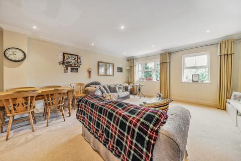 60 Hayes Grove, London, SE22 8DF