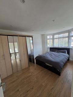 3 bedroom semi-detached house to rent, Springfield Road, Thornton Heath CR7