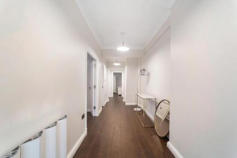 3 bedroom apartment to rent, Gloucester Place, London NW1