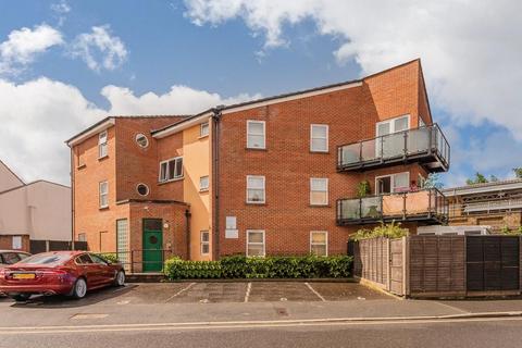 2 bedroom apartment to rent, Martins Road, Shortlands, Bromley, BR2