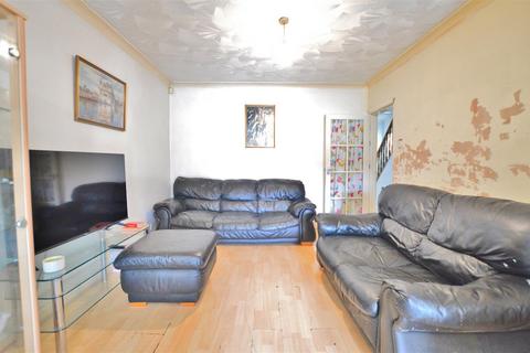 4 bedroom semi-detached house for sale, Whitby Road, Slough