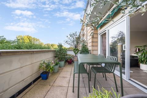 2 bedroom flat to rent, Wyatt Drive, Barnes, London