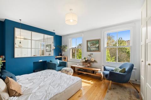 3 bedroom maisonette to rent, Bramber Road, London
