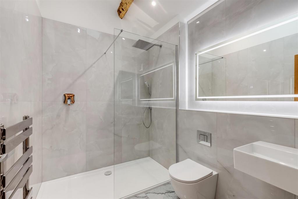 Bathroom 2.jpg