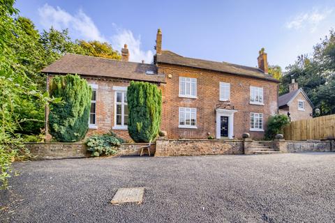 8 bedroom detached house to rent, Forge Lane, DY10