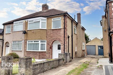 5 Thurso Close, Romford, RM3 0YR
