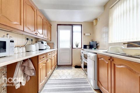 5 Thurso Close, Romford, RM3 0YR
