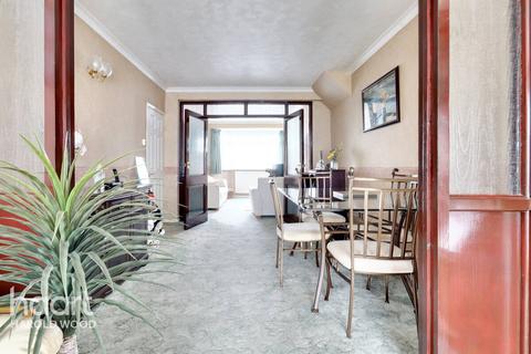 5 Thurso Close, Romford, RM3 0YR