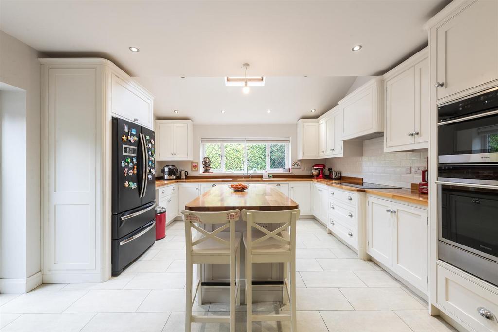 2 Gentleshaw Lane, Solihull, B91 2 SS 13.jpg