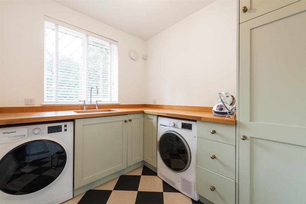 2 Gentleshaw Lane, Solihull, B91 2 SS 9.jpg