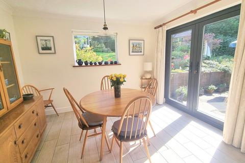 7 Blackthorns Close, Lindfield, Haywards Heath, RH16 2UA