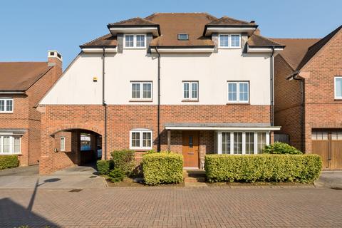 4 bedroom detached house for sale, Kilnwood Close, Faygate, RH12