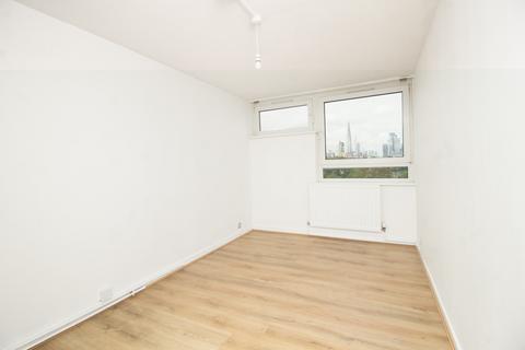 2 bedroom flat to rent, Andoversford Court, Bibury Close, London, SE15