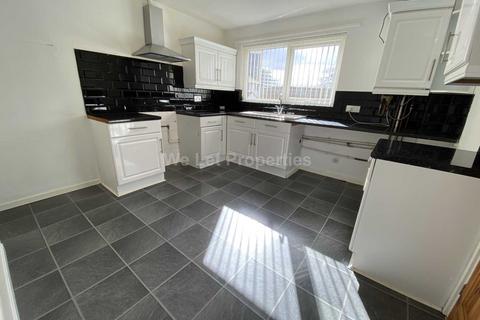 3 bedroom house to rent, Wodens Avenue, Salford M5