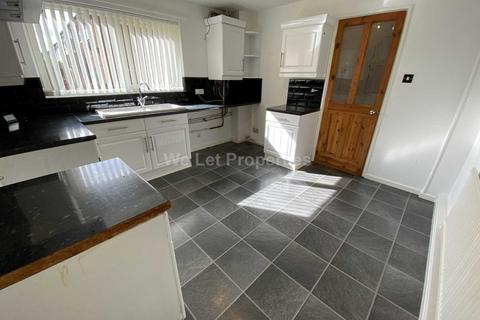 3 bedroom house to rent, Wodens Avenue, Salford M5