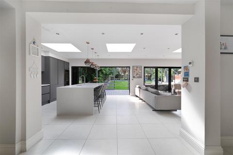 26 Montrose Avenue, Datchet, Slough, SL3 9NJ