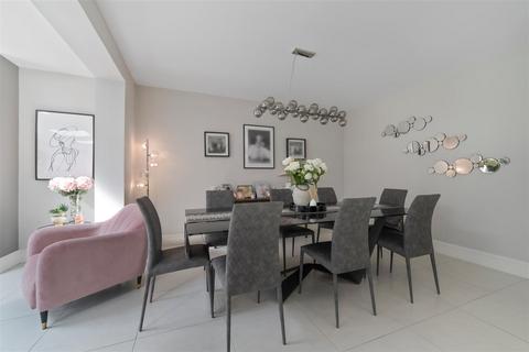 26 Montrose Avenue, Datchet, Slough, SL3 9NJ