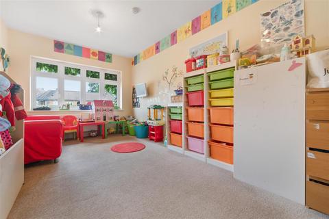 26 Montrose Avenue, Datchet, Slough, SL3 9NJ