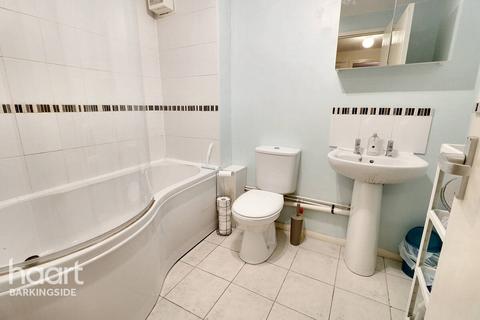 2 bedroom apartment for sale, Limes Avenue, Chigwell