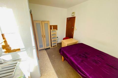 Studio to rent, Bryantwood Road , N7 7BG