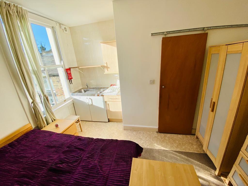 Studio Flat to Let   Bryantwood Road   Moments fr