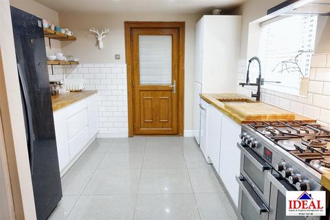 72 Lodge Road, Doncaster, DN6 8PX