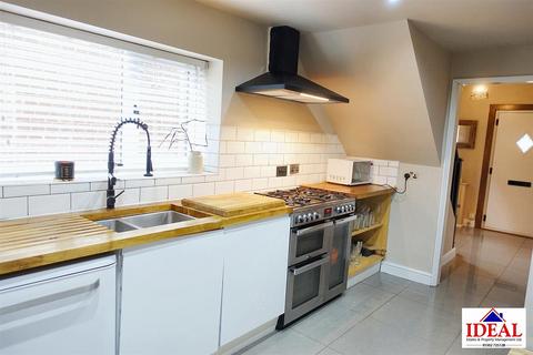 72 Lodge Road, Doncaster, DN6 8PX