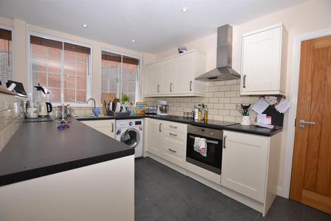 2 bedroom flat to rent, Flat 1 Court Chambers, Court Street, Stourbridge