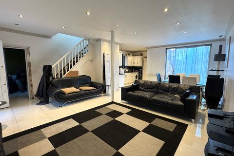 undefined, Apple Grove , Enfield Town EN1