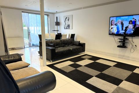 undefined, Apple Grove , Enfield Town EN1