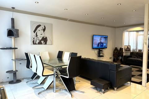 undefined, Apple Grove , Enfield Town EN1