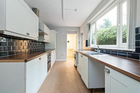 8 Castle Lane, Solihull, B92 8DB