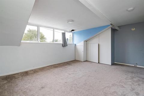 8 Castle Lane, Solihull, B92 8DB