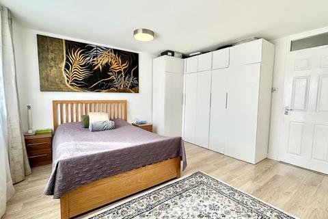 3 bedroom maisonette for sale, Shirley Road, London E15