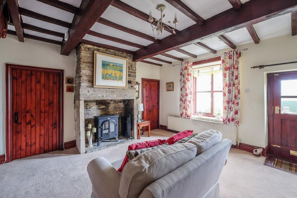 Burn Road, Huddersfield HD3 2 bed terraced house for sale £135,000