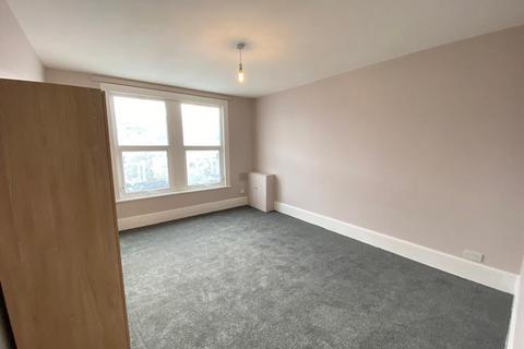 2 bedroom flat to rent, High Street, Greater London EN3