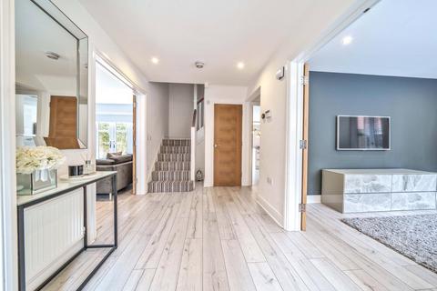 3 Truesdales, Ickenham, Uxbridge, UB10 8FJ