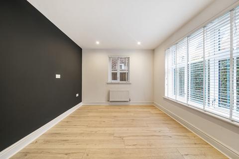 3 Truesdales, Ickenham, Uxbridge, UB10 8FJ