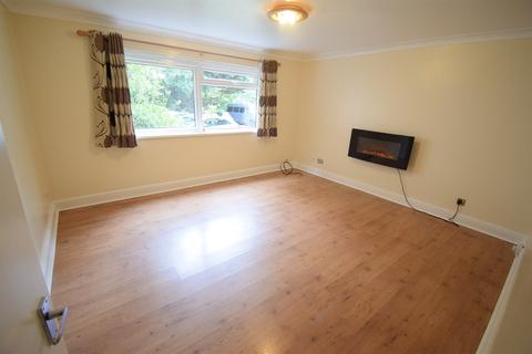 2 bedroom ground floor flat to rent, Woodside Court, Cardiff