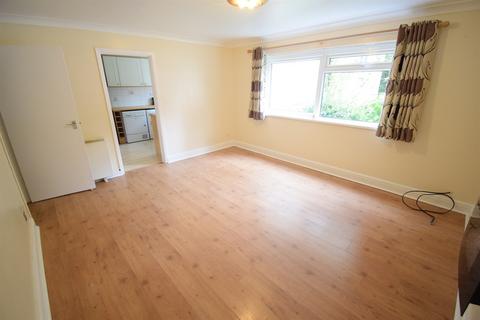 2 bedroom ground floor flat to rent, Woodside Court, Cardiff