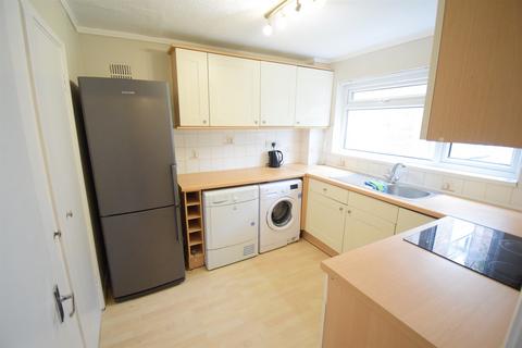 2 bedroom ground floor flat to rent, Woodside Court, Cardiff