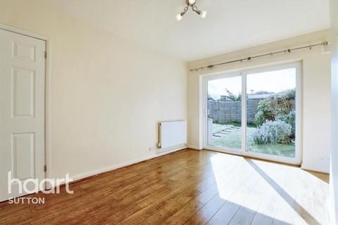 3 bedroom maisonette to rent, Trafalgar Avenue