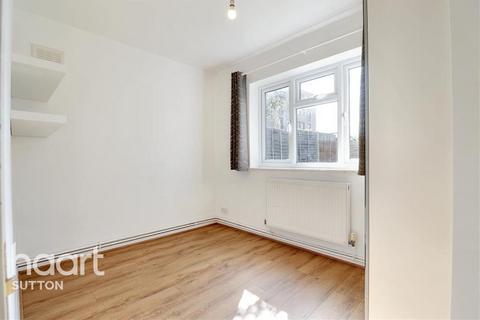 3 bedroom maisonette to rent, Trafalgar Avenue