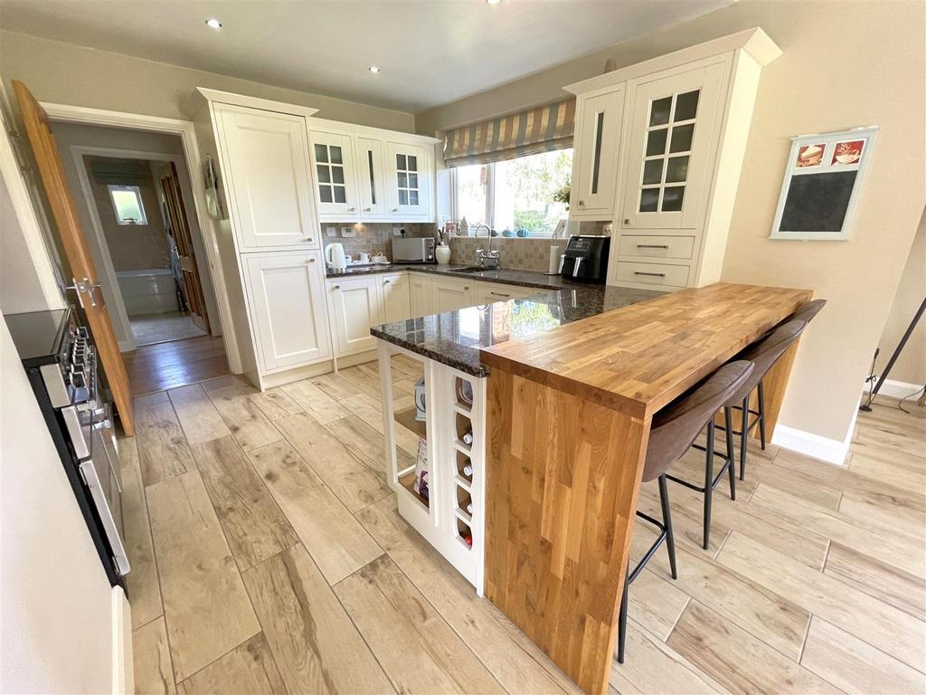 Open plan living/dining kitchen